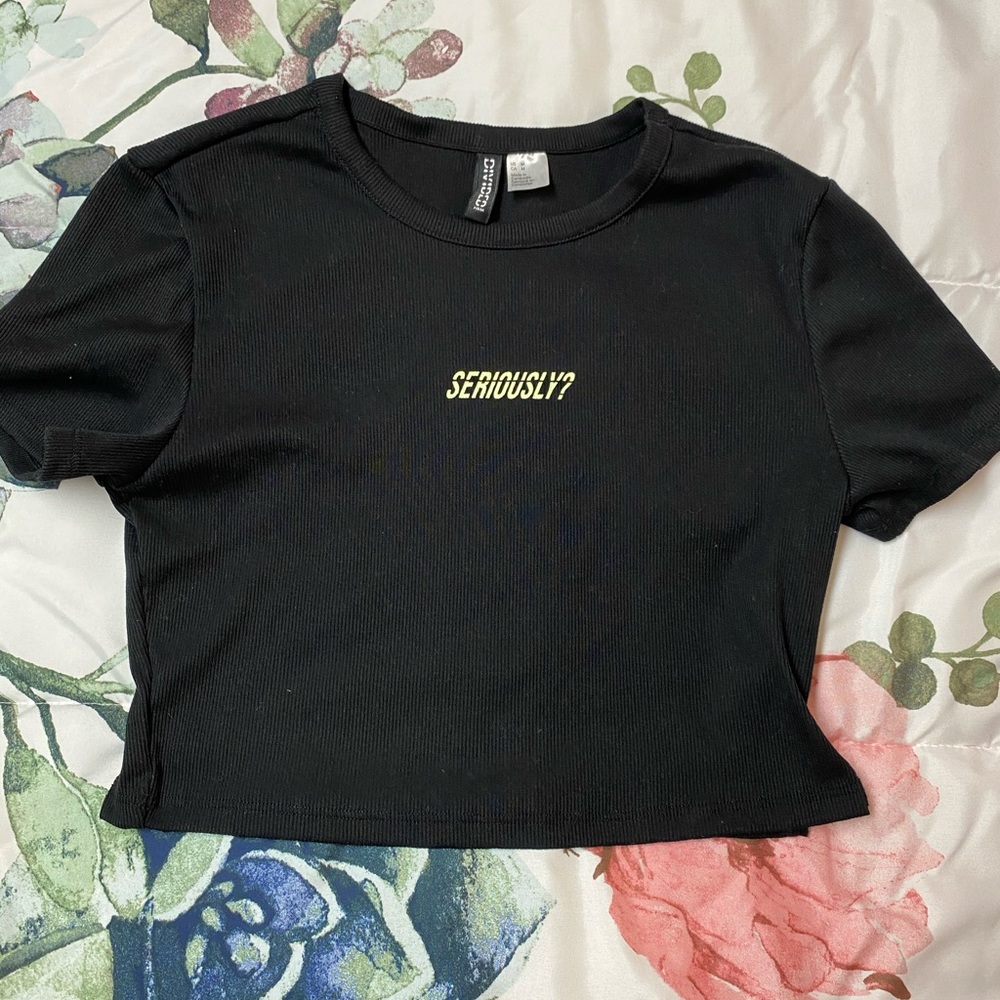 A very cute croptop💗 Words are seriously.